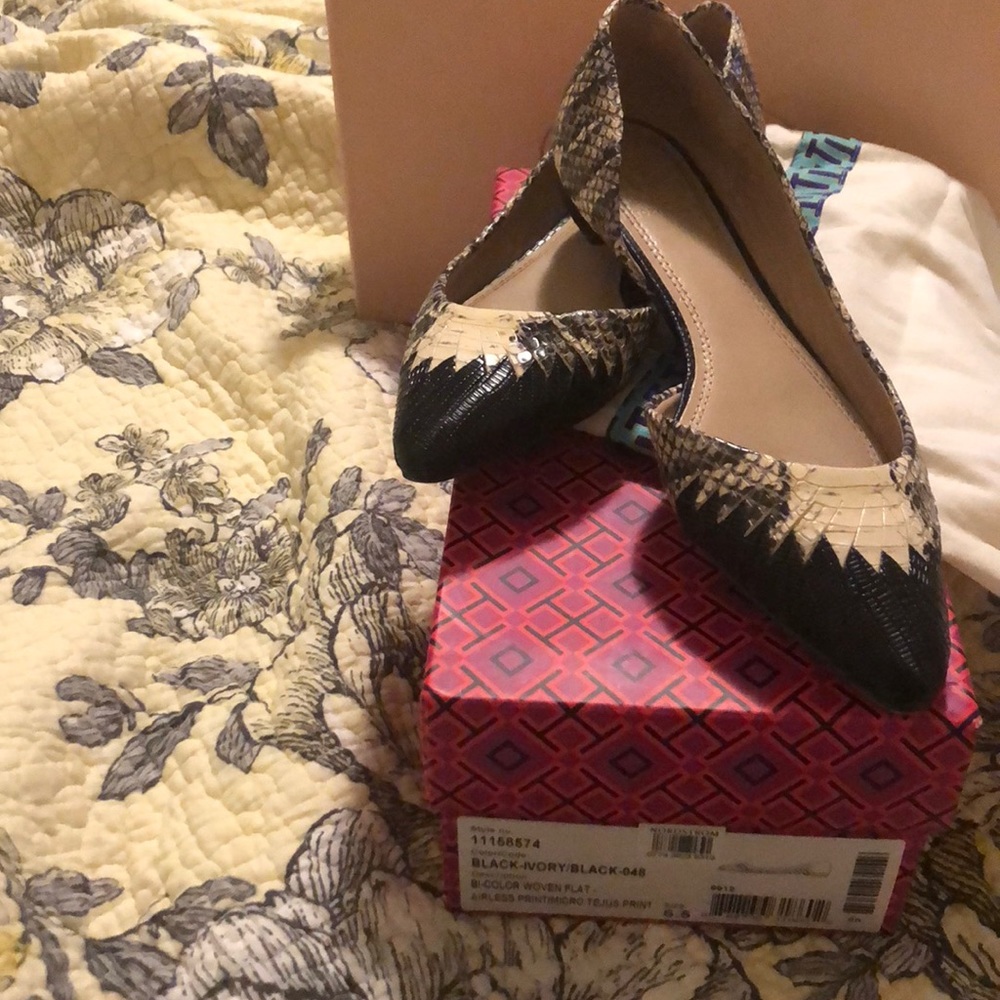 Tory Burch Bi-Color Woven Flat: Size 6.5